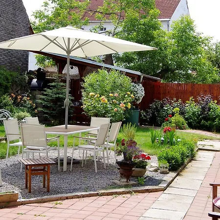 בית הארחה Schola Noutonice